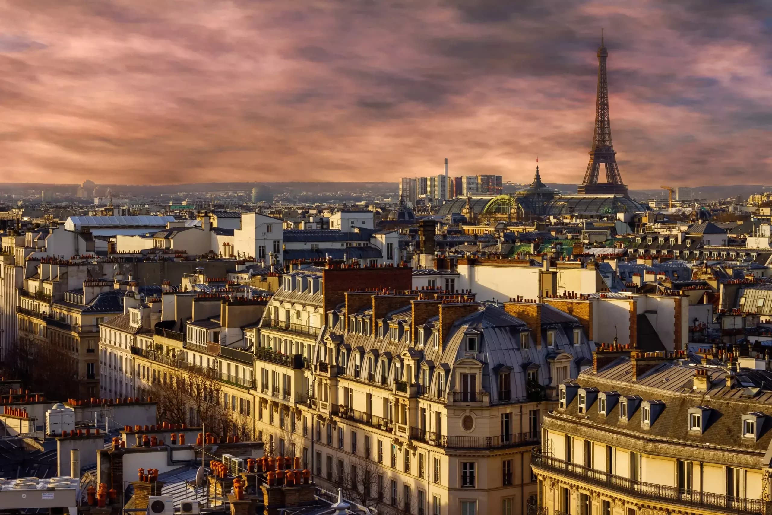 Vue panoramique de Paris au coucher du soleil